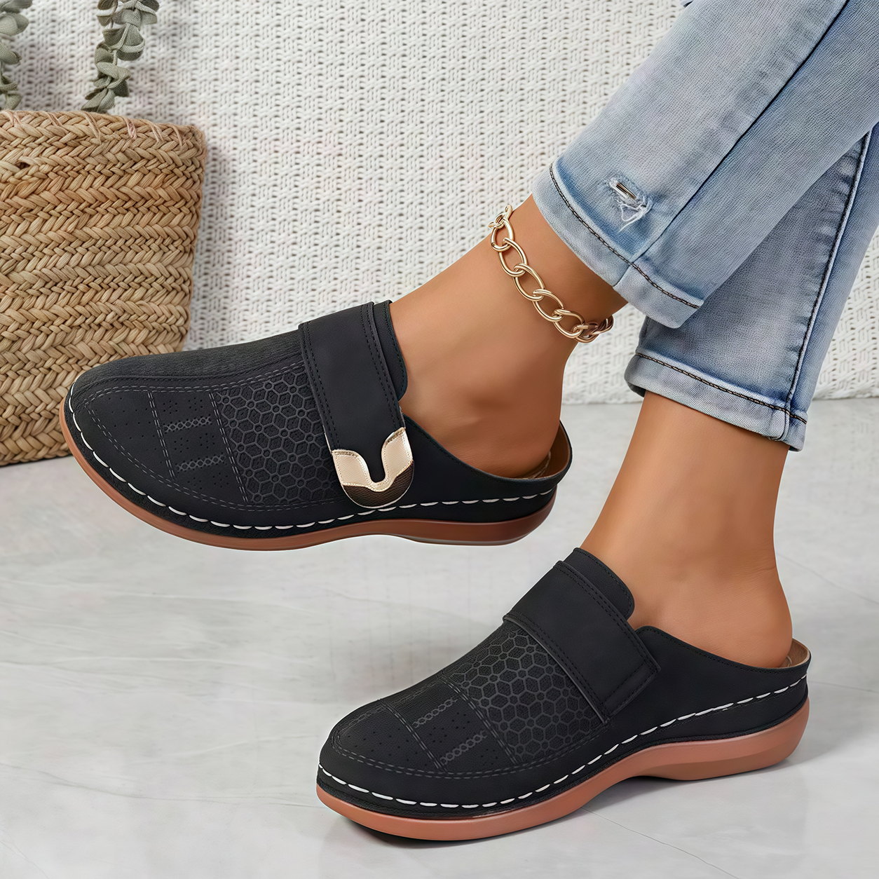 🏆 All-Day Comfort 👣 Leather Wedge Slip-Ons – Easy to Wear & Comfortable to Walk In ⏳ 𝐋𝐀𝐒𝐓 𝐃𝐀𝐘: 𝟖𝟎% 𝐎𝐅𝐅