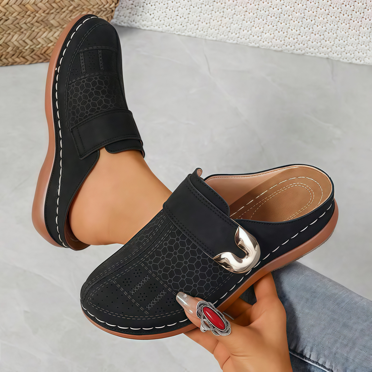 🏆 All-Day Comfort 👣 Leather Wedge Slip-Ons – Easy to Wear & Comfortable to Walk In ⏳ 𝐋𝐀𝐒𝐓 𝐃𝐀𝐘: 𝟖𝟎% 𝐎𝐅𝐅